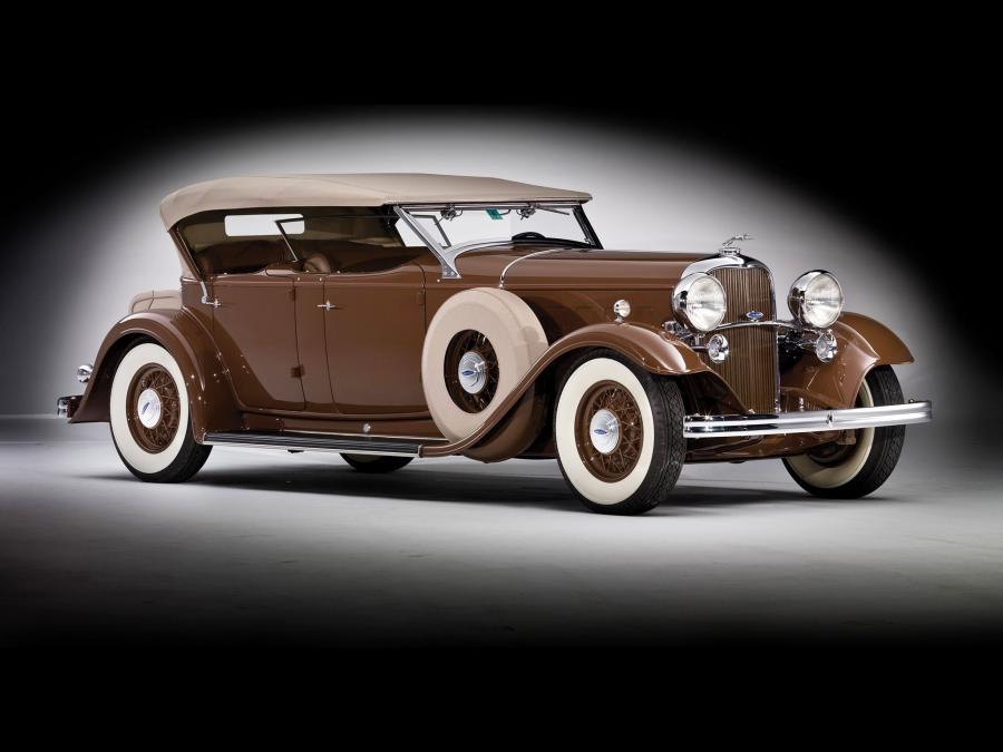  Lincoln Model KB Dual Windshield Phaeton by Brunn 1932 года  (фото 1 из 10)